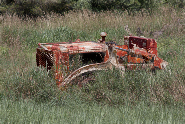 Abandoned Tractor No 1 PRES CM FRACT s
